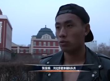 ;新消费时代下的电影营销发展主题论坛嘉宾合影;新消费时代下的电影营销发展主题论坛由两场圆桌交流和电影营销学术研究成果发布三个环节构成